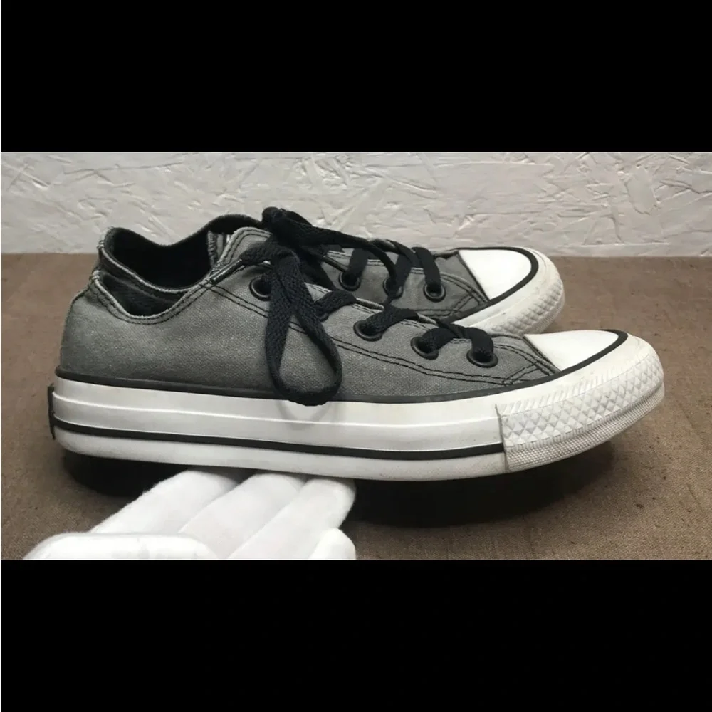 Converse Women's Sneakers Gray Canvas Low Top Size 5 Shoes Chuck Taylor Chucks